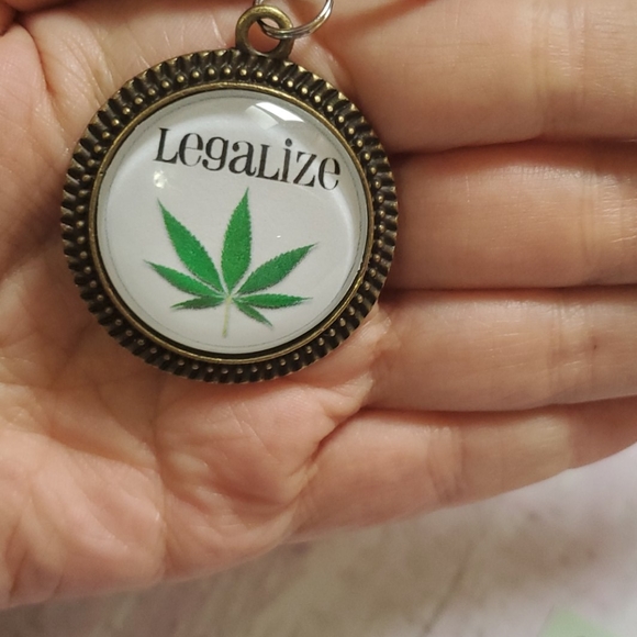 Handmade Weed Leaf Keychains - Picture 6 of 7